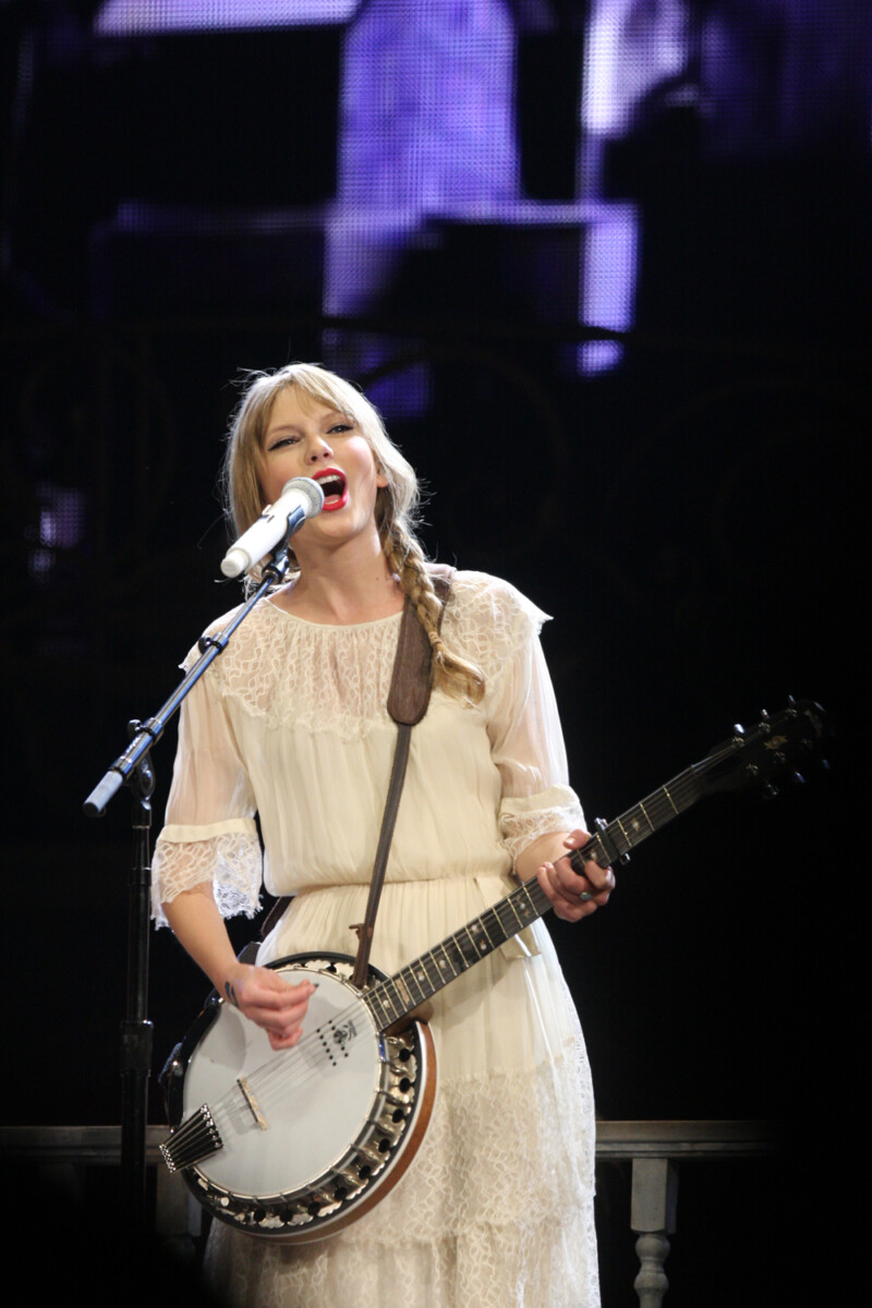 Taylor Swift: The Storytelling Songstress