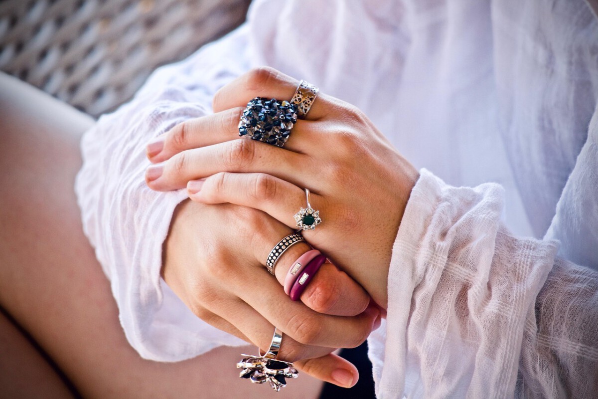 Maximalist Jewelry Takes Center Stage in the US Fashion Scene