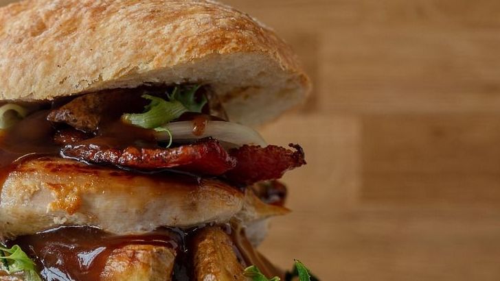 3 Chain Restaurants Often Labeled the Most Overpriced in the U.S.