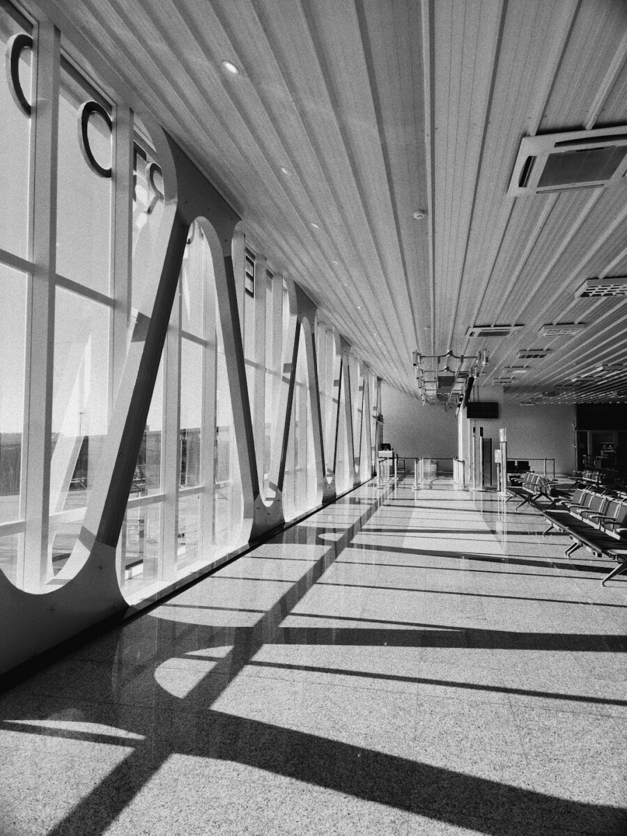 Burbank Airport spent hours with no air traffic controllers amid government shutdown; flights cancelled
