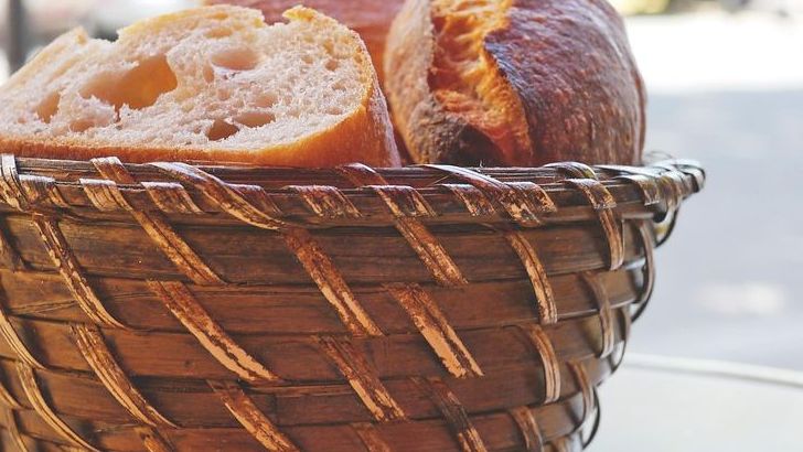 3 Restaurant Tricks That Keep You Ordering More Food