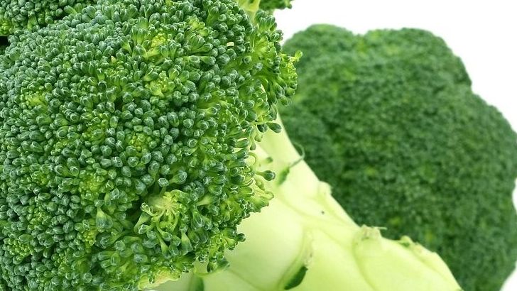 4 Grocery Items Nutritionists Say You Should Always Buy Fresh