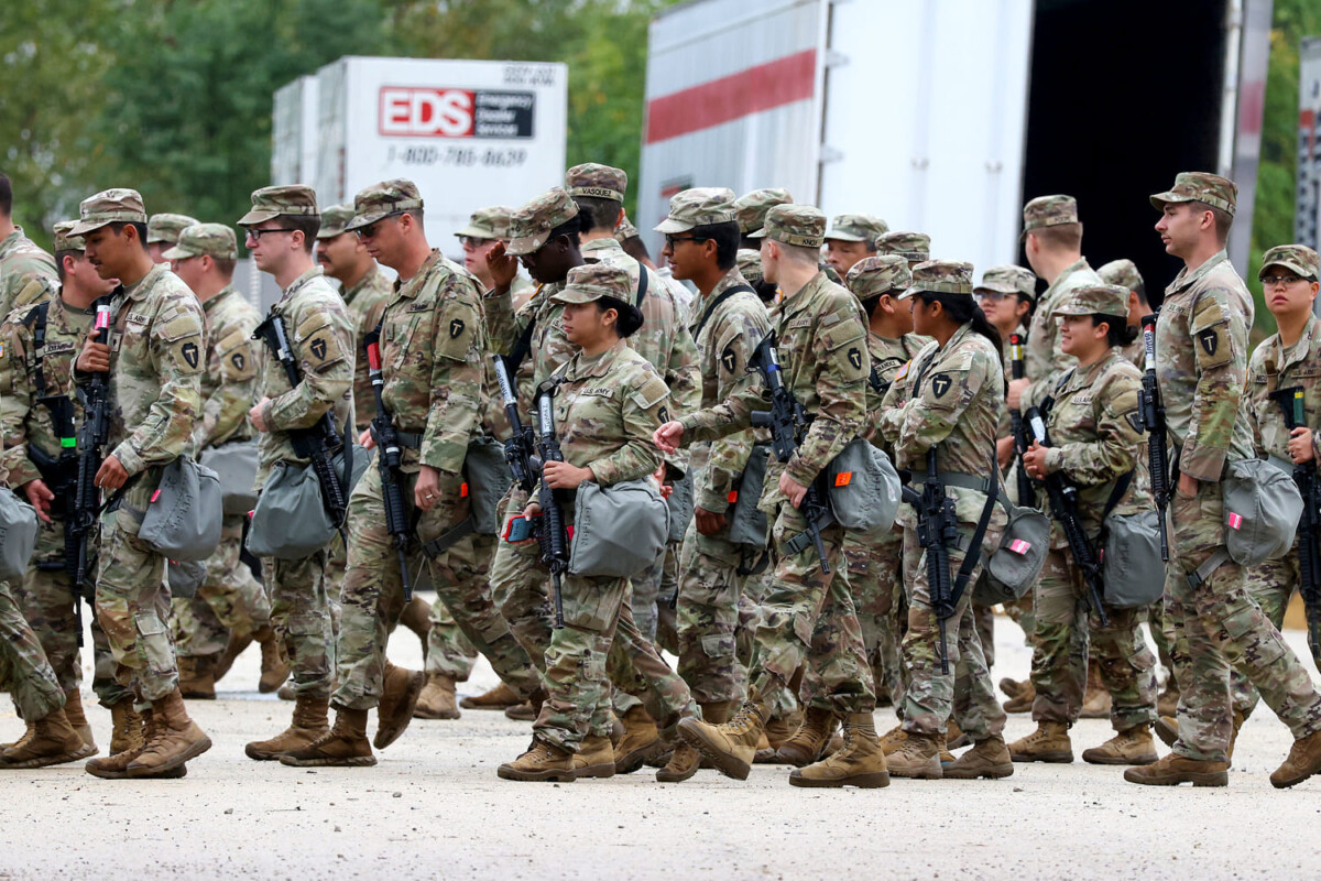500 National Guard troops arrive in Chicago area amid resistance from Illinois governor