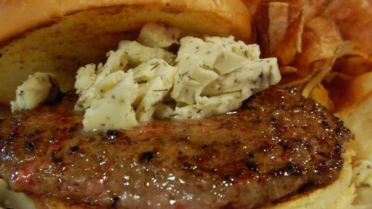 5 Fast-Food Burgers Ranked By Real Customer Reviews