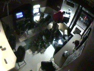 Traver store clerk shot during armed robbery