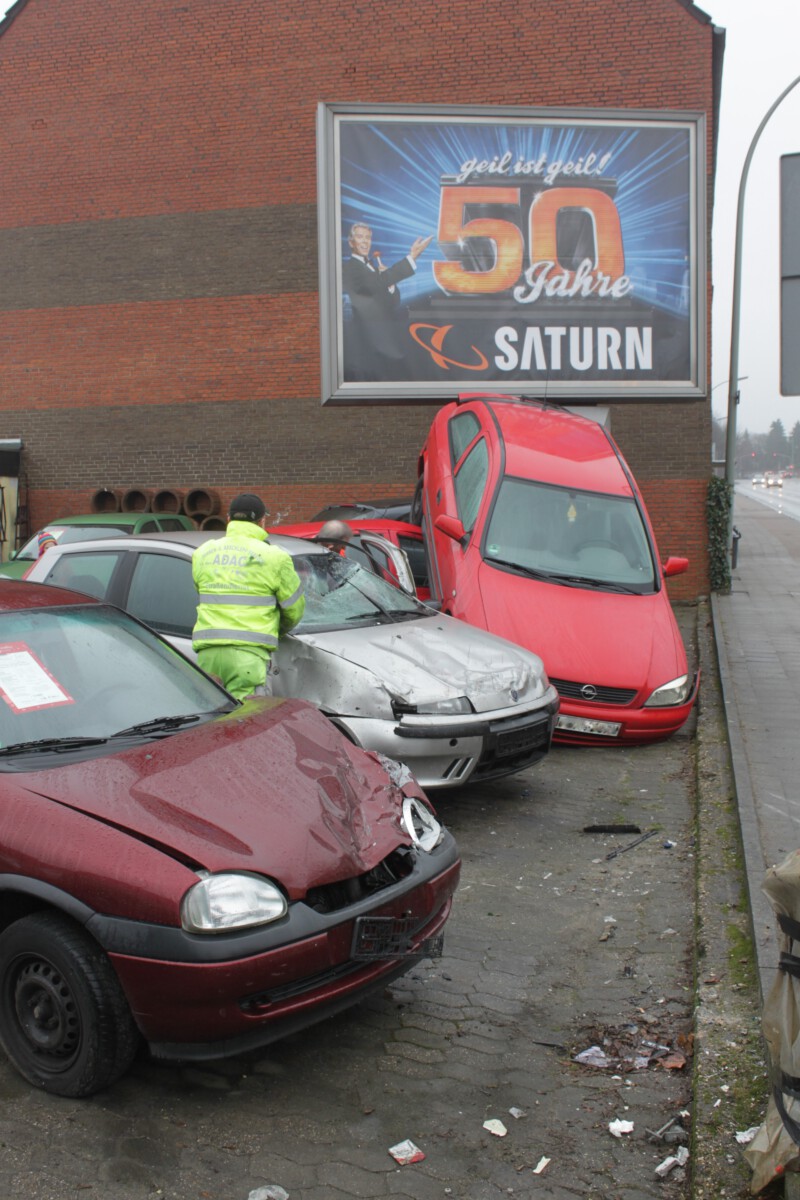 Suspected DUI driver crashes into Fresno sign