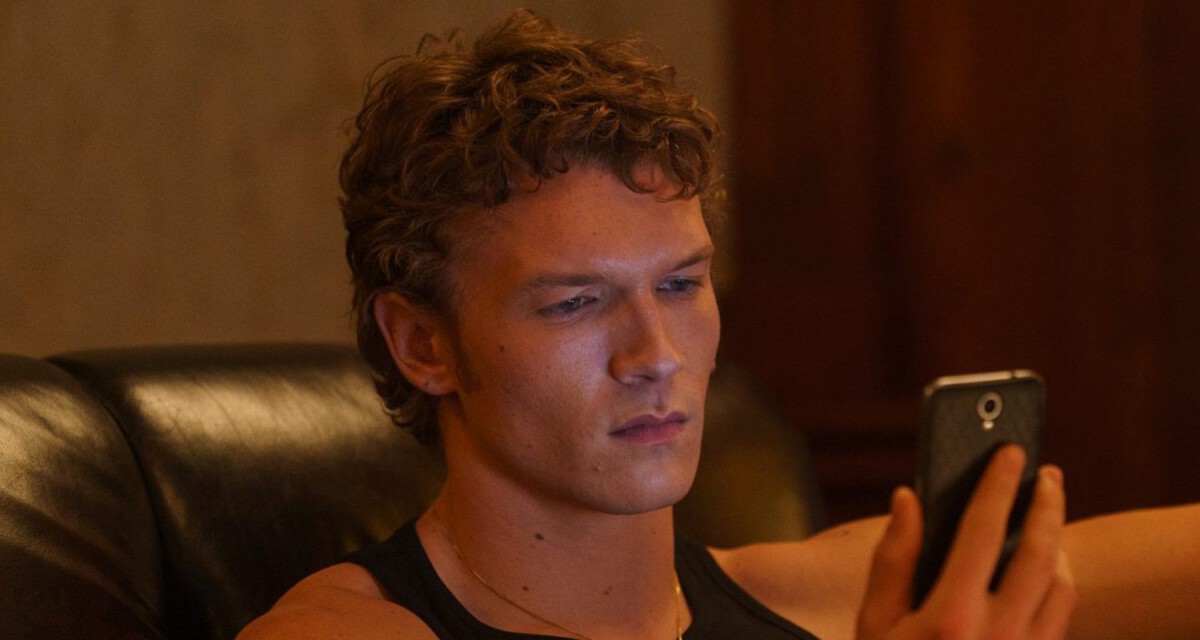 Connor Storrie Talks Perfecting & Normalizing His Russian Accent On 'Heated Rivalry' Set