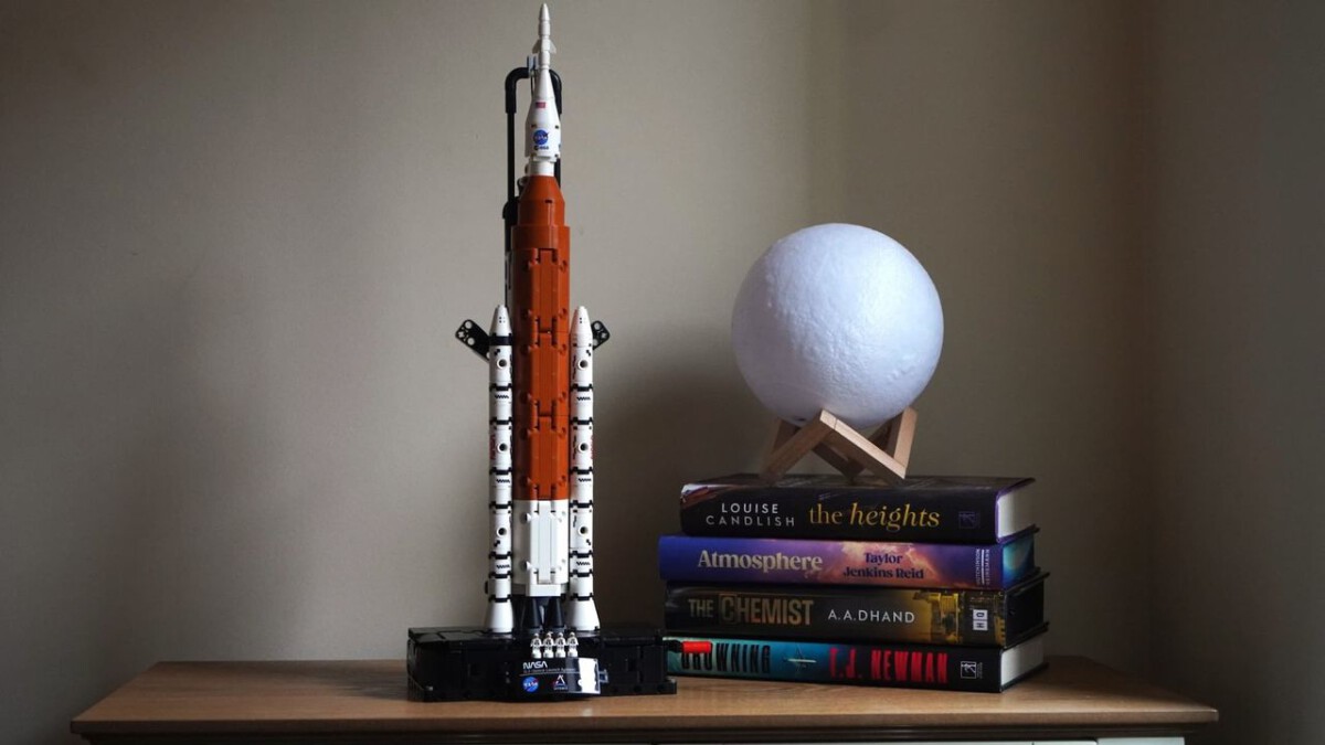 Lego Technic NASA Artemis Space Launch System Rocket review
