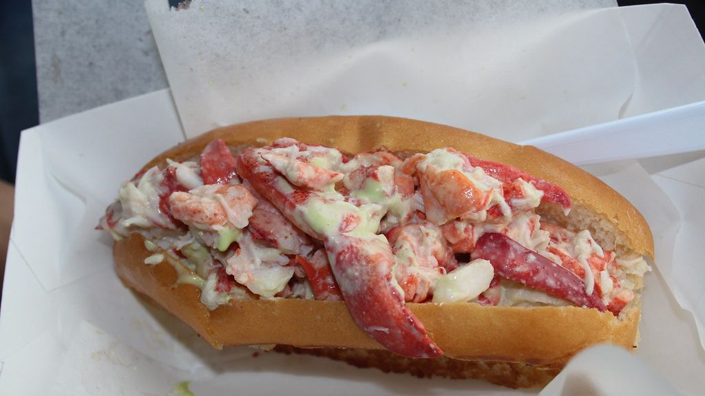 5 Delicious Regional Dishes You Must Try on Your Next U.S. Road Trip