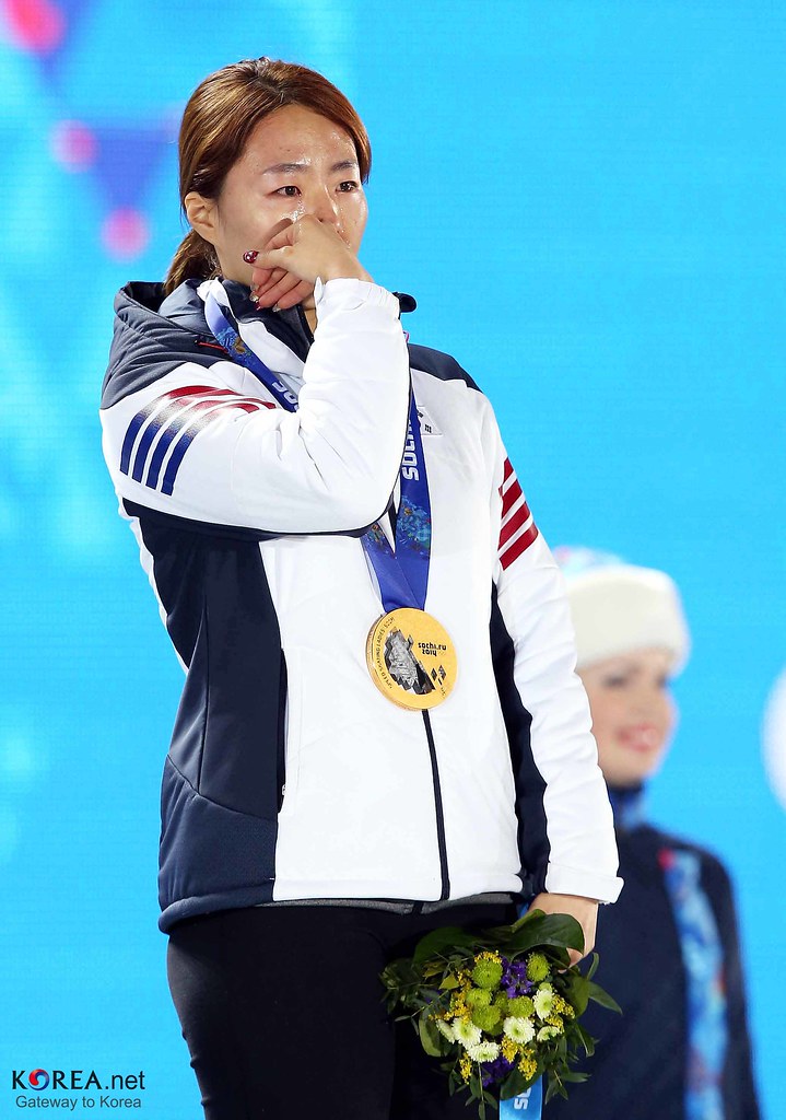 Jordan Stolz opens his bid for 4 golds by winning the 1000 meters in speedskating