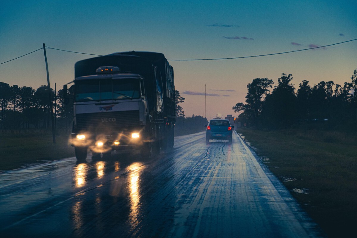Self-Driving Semi Trucks Are Coming, and They’re About to Transform a $900 Billion Industry
