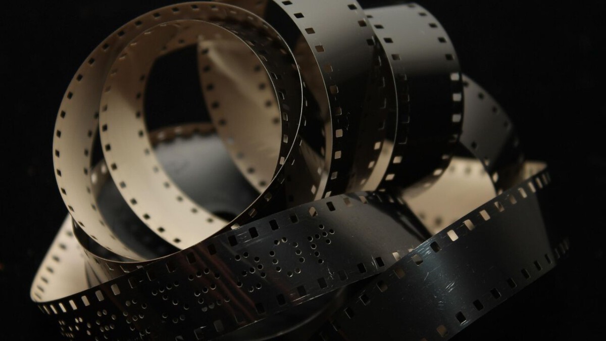 I Rewatched "The Perks of Being a Wallflower": Does the 90s Aesthetic Actually Hold Up in 2026?