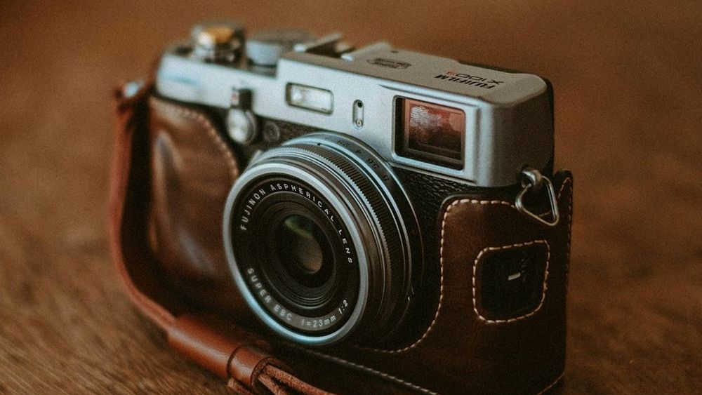 I Bought a Point-and-Shoot Digital Camera in 2026: Why Grainy Photos Feel More Real Than iPhone Shots