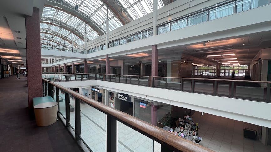 The "Dead Mall" Renaissance: How 5 U.S. Cities are Turning Concrete Wastelands into Housing