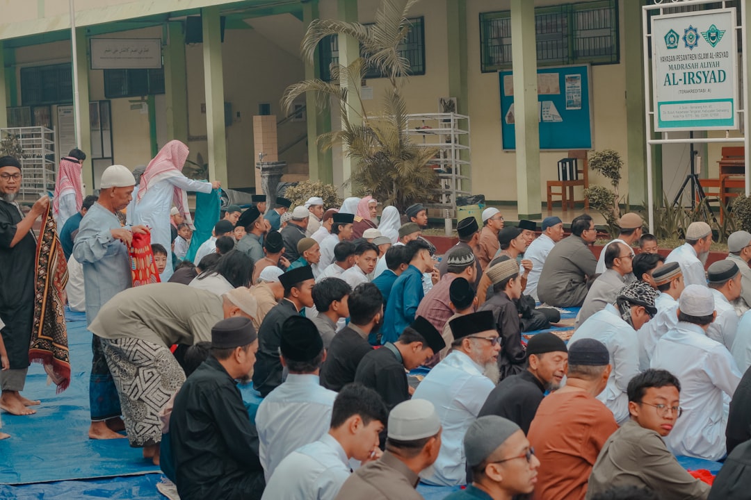 10 Creative Community Building Activities to Strengthen Connections