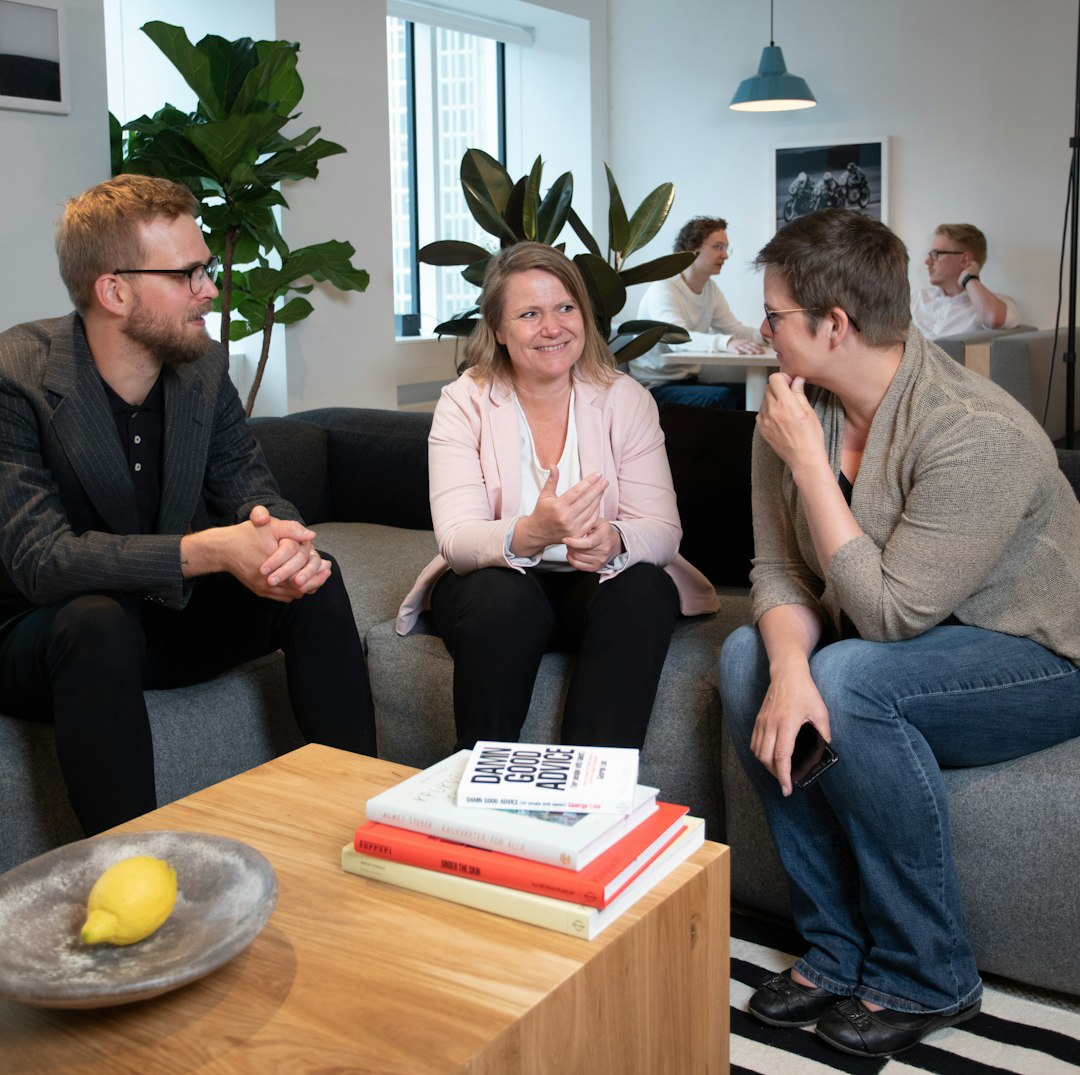 Psychology says people who sit quietly in group conversations instead of fighting to be heard pay a specific social cost most people never see — they’re consistently underestimated, overlooked for leadership, and assumed to have nothing to contribute, and the quiet discipline of staying silent while being misjudged is a form of emotional endurance most loud people have never had to develop