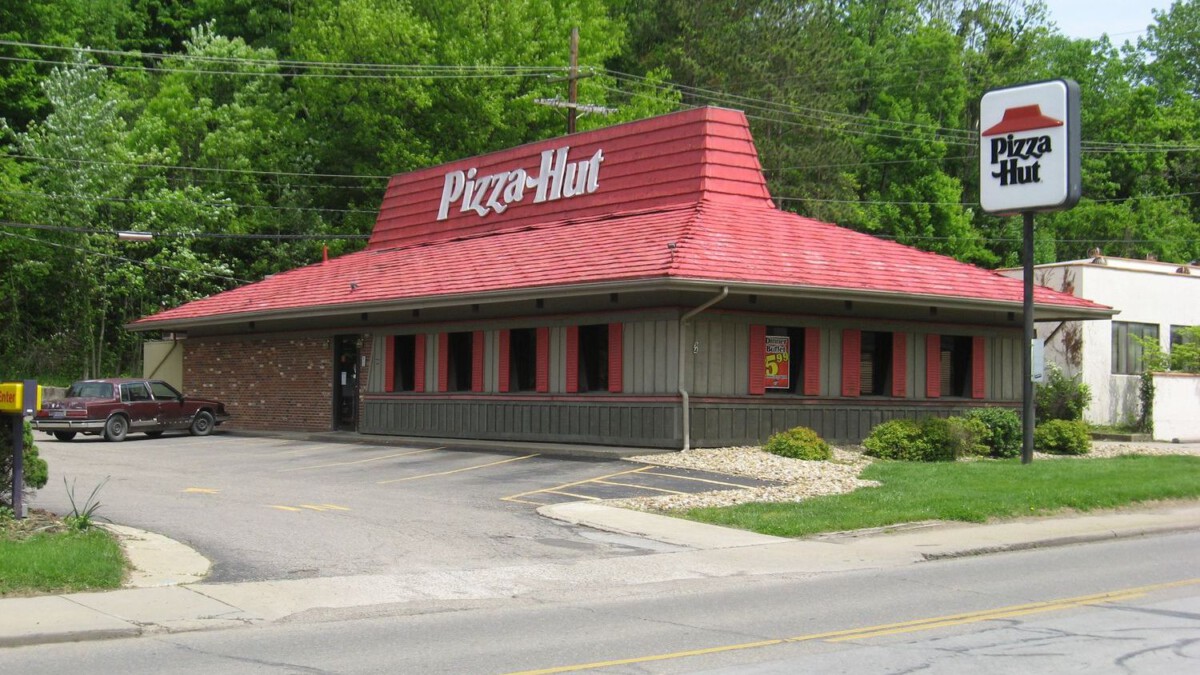 What Really Happened to the 'Pizza Hut Roof'? The Strange Death of American Architecture.