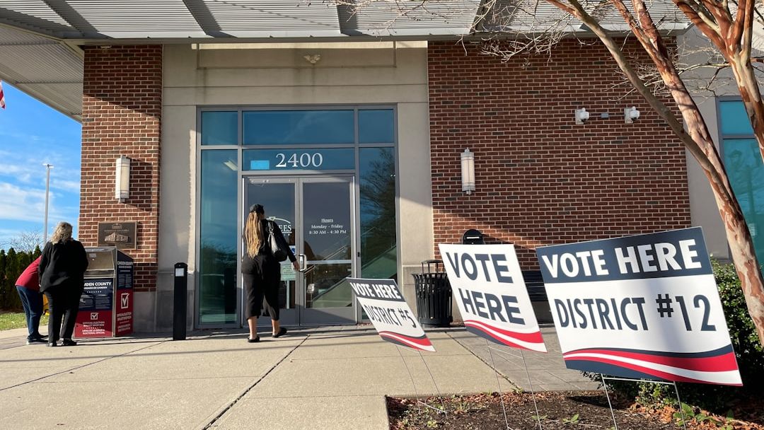 Voters come out en-masse, Tamil Nadu registers 37.57 % turnout while West Bengal sees 41.11% at 11 am