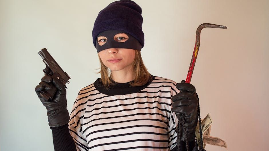 Armed suspects rob victim outside Northeast Fresno restaurant, police say