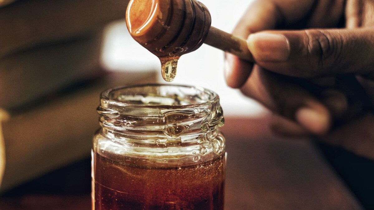 How to Spot Fake Manuka Honey: A Complete Guide