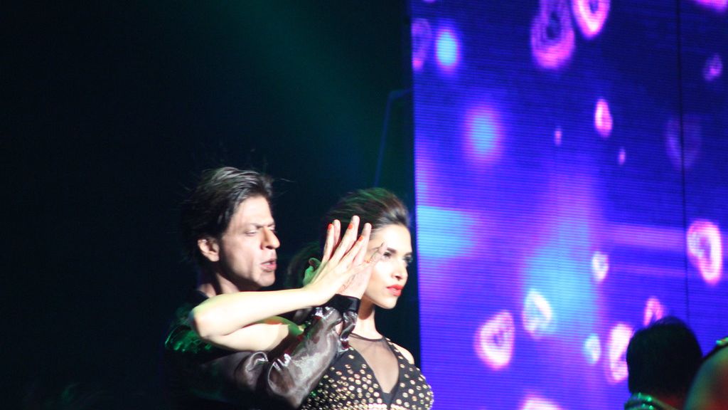 WATCH: Shah Rukh Khan and Deepika Padukone Snapped on King�s Set in South Africa