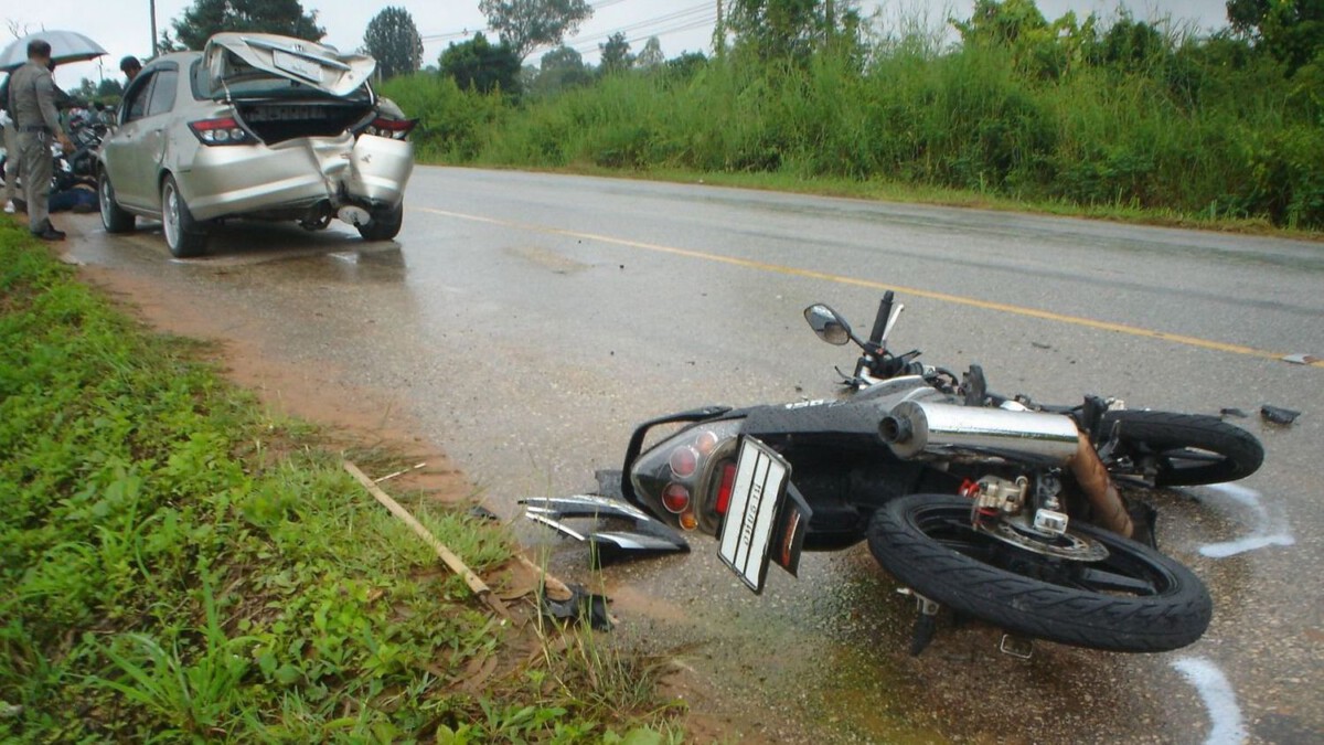 1 dead, 2 children injured in crash in St. Francois County