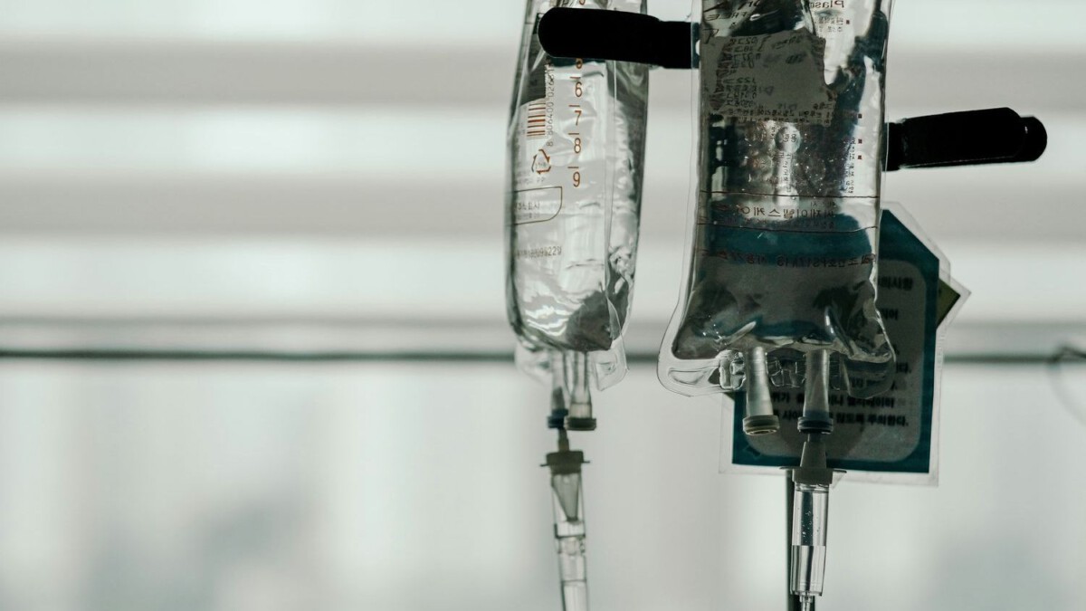 Spa owner pumped mom full of IV infusion cocktail too quickly and killed her, just 1 day after the woman said owner will 'make you look and feel beautiful' on Facebook: AG