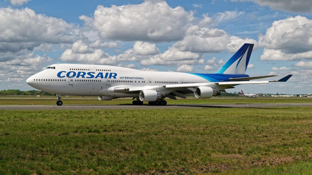 AvGeek alert: There's a 747-fuselage suspended between 2 Seattle high rises
