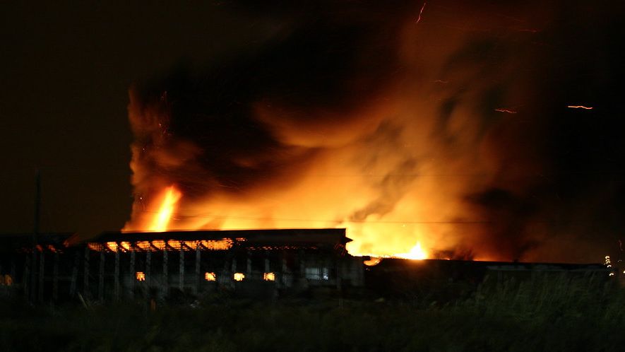 Crews contain warehouse fire in Medley; no injuries