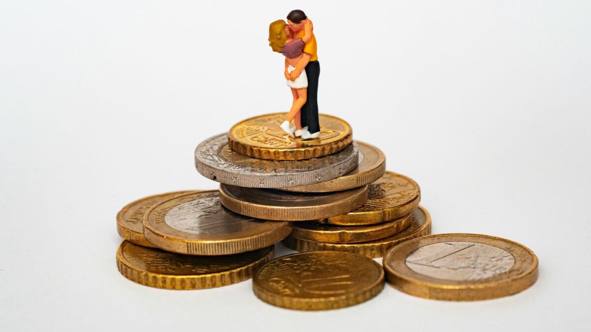 The Financial Mistake 80% of Couples Make Before Getting Married - And How It Costs Them $50,000