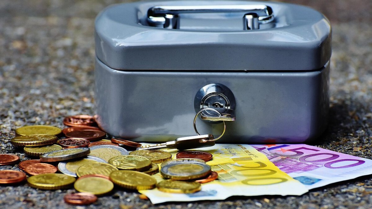 3 Signs Your Financial Advisor Is Playing It Too Safe With Your Future