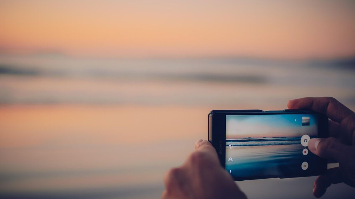 The "Digital Amnesia" Effect: Why We Can’t Remember Life Before the Screen