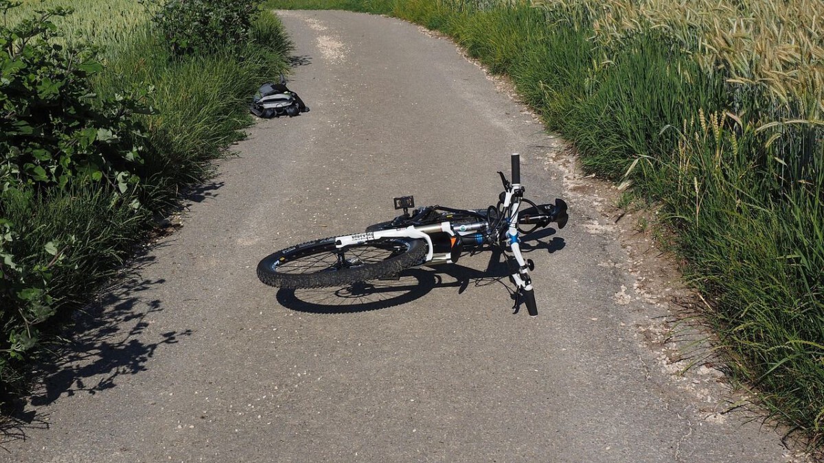 Cyclist hit, killed in Santa Ana
