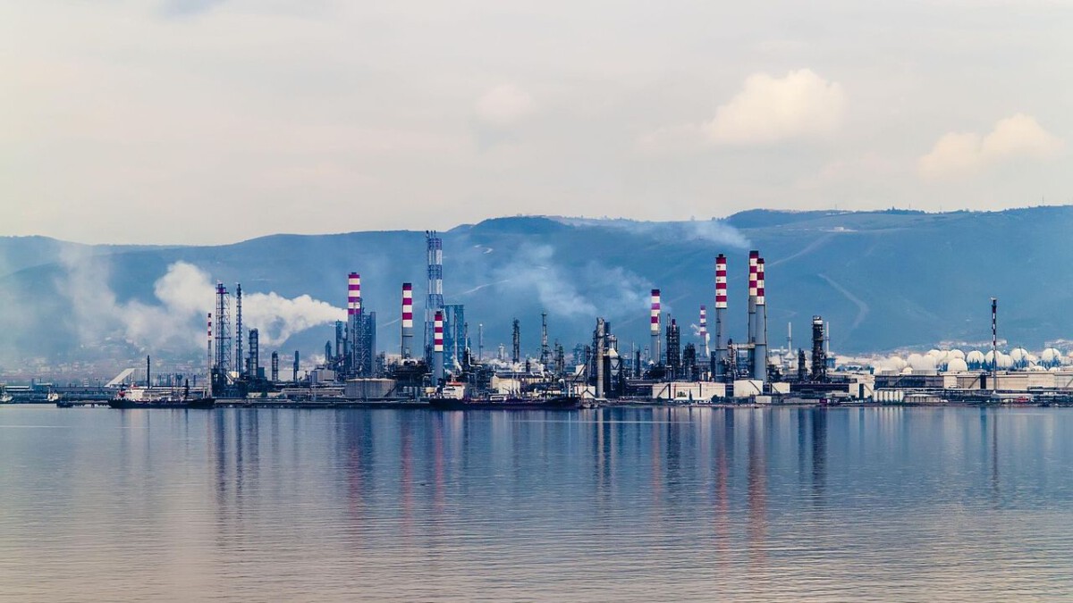 Natural gas futures: Bias remains weak