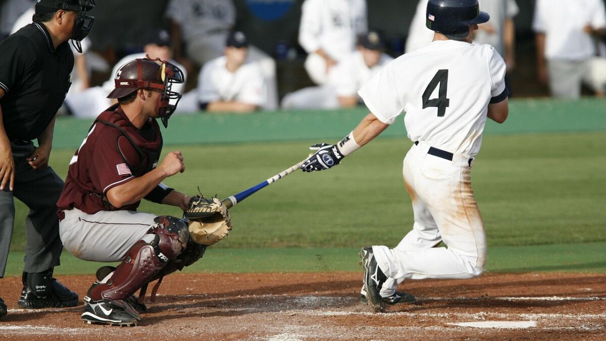 Cubs' losing streak reaches four after rare misplay by second baseman Nico Hoerner