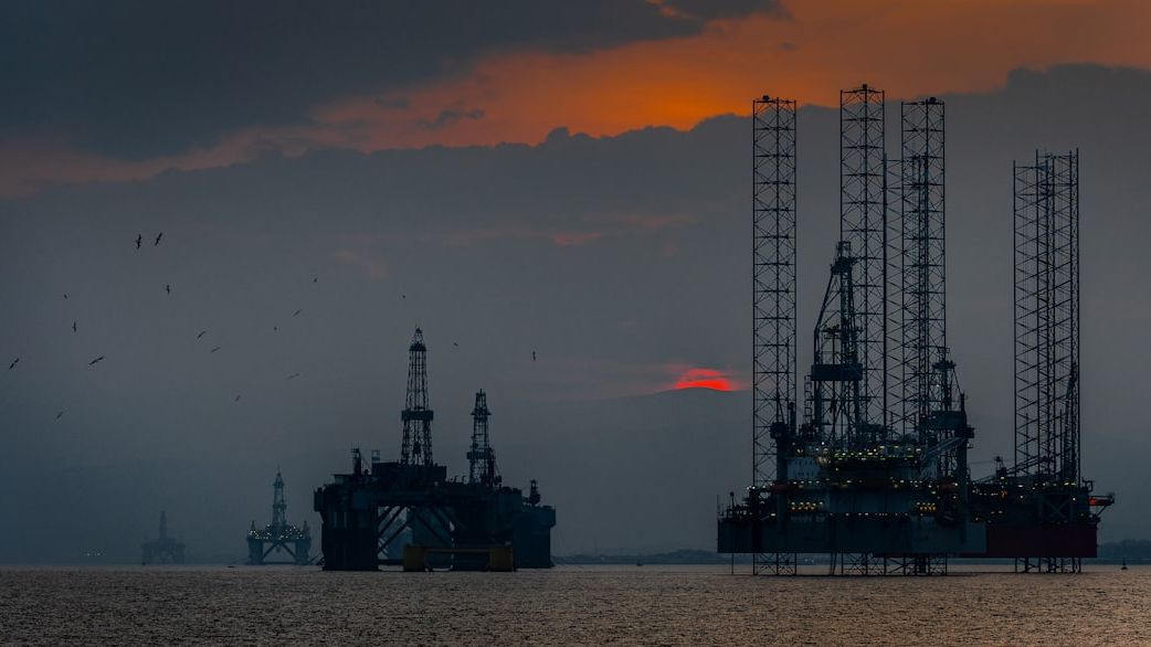 U.S. futures fall, oil rises, Trump departs Beijing - what’s moving markets