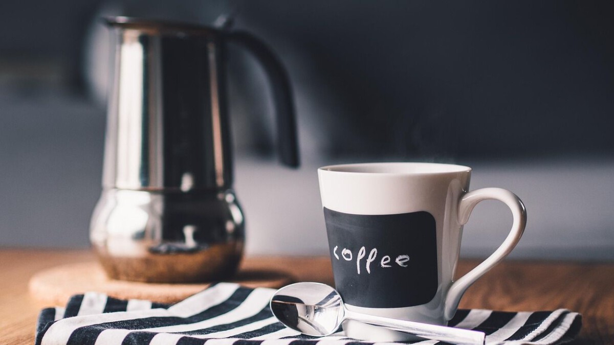 Kelly Rutherford’s Quiet Coffee Morning Resonates with Nearly 20,000 People