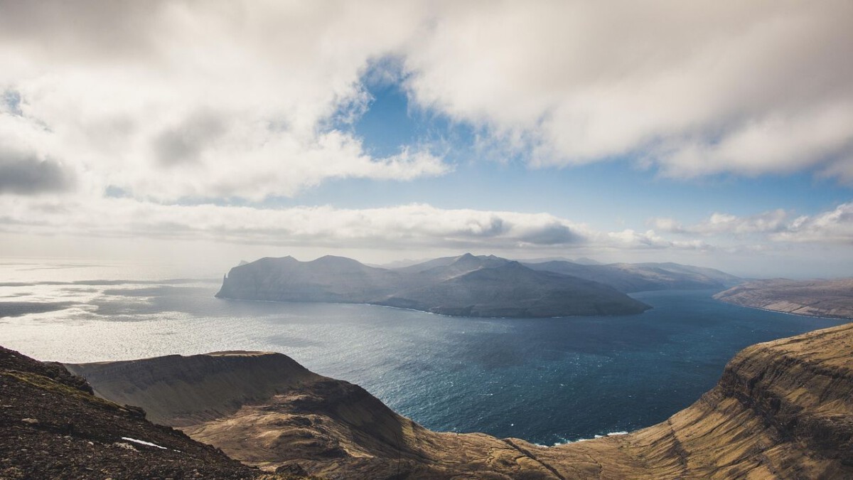 Bakkafrost swings to Q1 profit, lifts Faroes harvest outlook