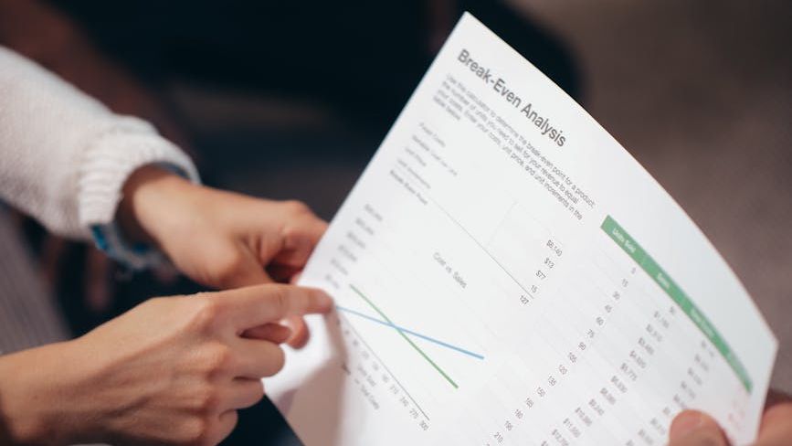 AECOM’s SWOT analysis: stock faces strategic crossroads amid margin gains