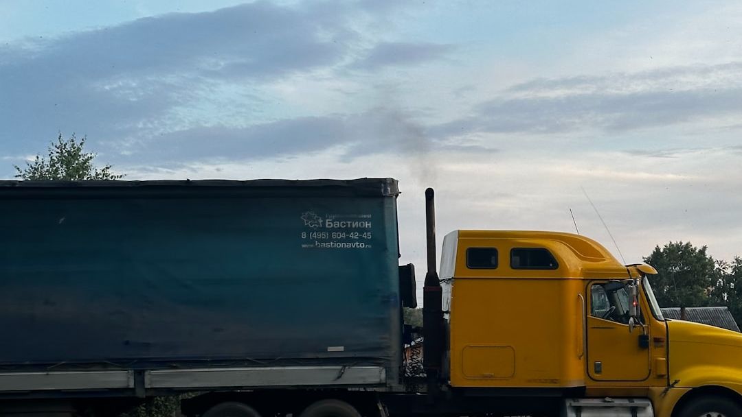 Slate Truck Foregoes Techy Nonsense in Favor of Practical Design