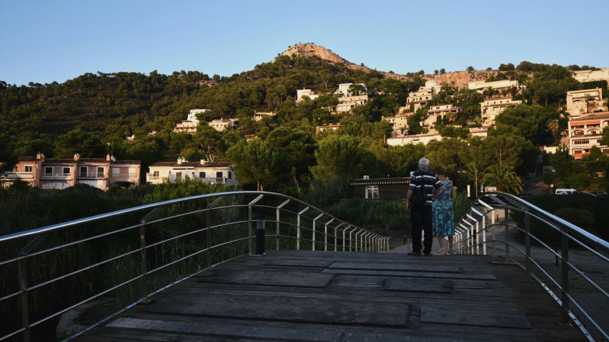 How to Retire at 62 and Build a Financial Bridge to a Maxed-Out Social Security Check at 70